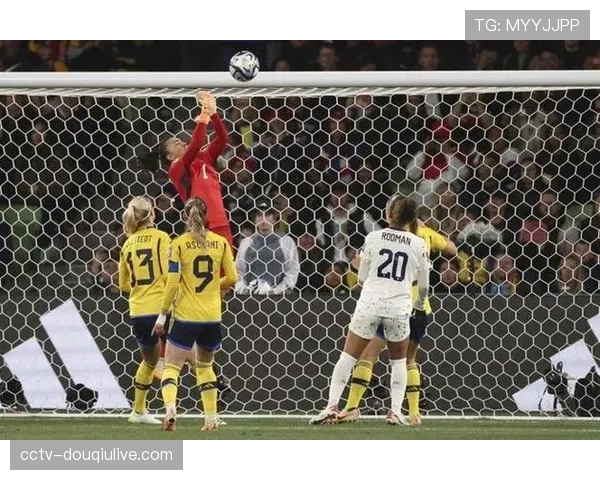 特写：格拉纳达门神生涯首次零封，赛后激动落泪拥抱队友